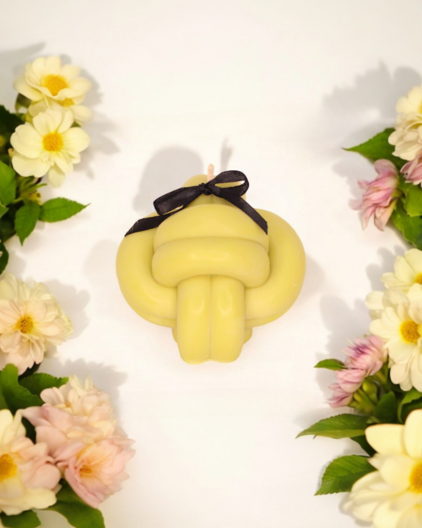 Whispers of Spring: Scented Candles (Knot of Light 350gm) Lime
